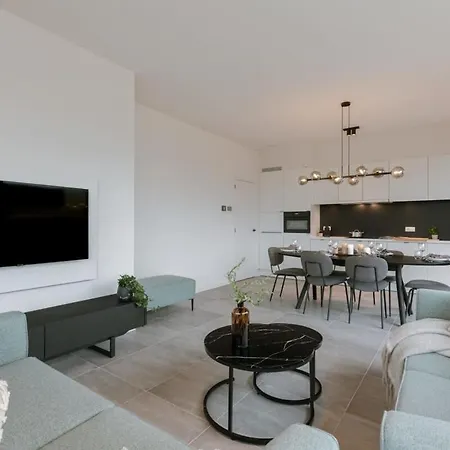 Brand New Pet Friendly With Parking Apartament *
