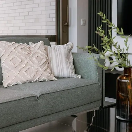 Brand New Pet Friendly With Parking Ostenda