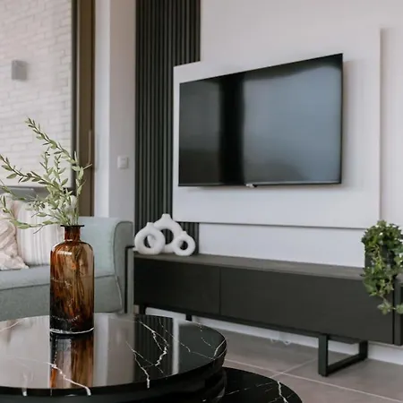 Brand New Pet Friendly With Parking Apartament