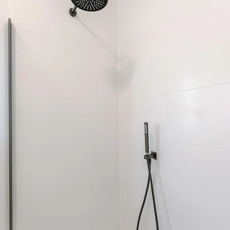 Brand New Pet Friendly With Parking Apartament *
